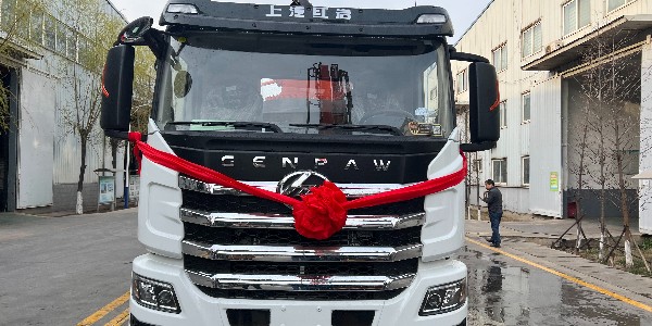 泵車(chē)泵管拆除后要及時(shí)沖洗干凈