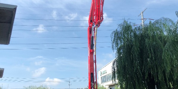 泵車在操作時(shí)，臂架要注意哪些操作