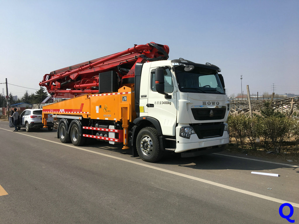 小型泵車(chē) 混凝土泵車(chē) 天泵 小型混凝土泵車(chē)