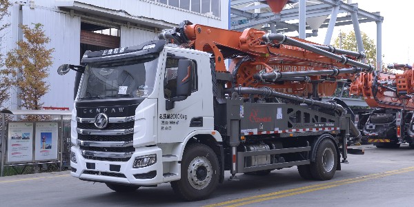 32米泵車(chē)在展臂架時(shí)應(yīng)注意哪些