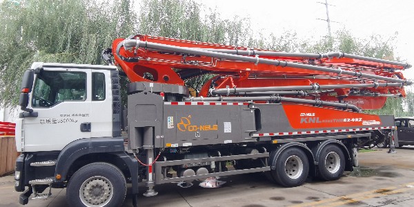 泵車(chē)展臂架時(shí)誤觸電線如何解決
