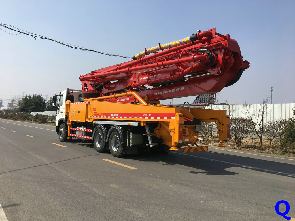 小型混凝土泵車，天泵，小型泵車，混凝土泵車