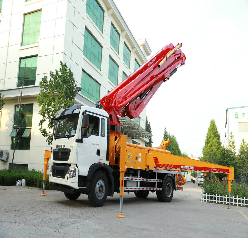 混凝土臂架泵車，小型混凝土泵車，天泵，泵車，小型泵車