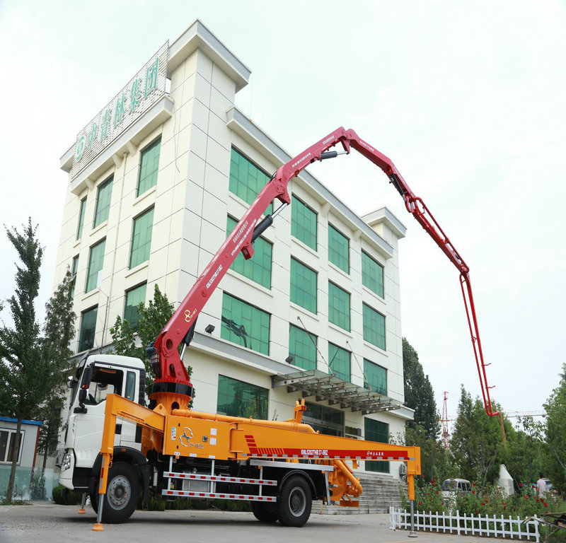 小型混凝土泵車，天泵，小型泵車，混凝土泵車