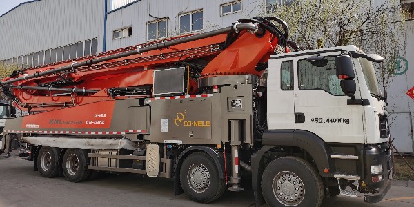 科尼樂58米泵車針對大型施工而設(shè)計(jì)，適合多種工地工況