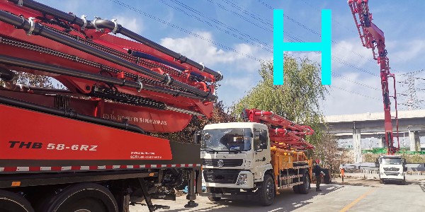 你知道水泥泵車是怎么將水泥泵送上去的嗎？