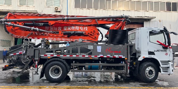 隨著32米短臂架泵車成為農(nóng)村關(guān)注焦點(diǎn)，要如何選擇泵車
