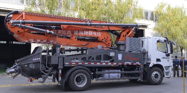 32米泵車(chē)在操作臂架之前要注意哪些？